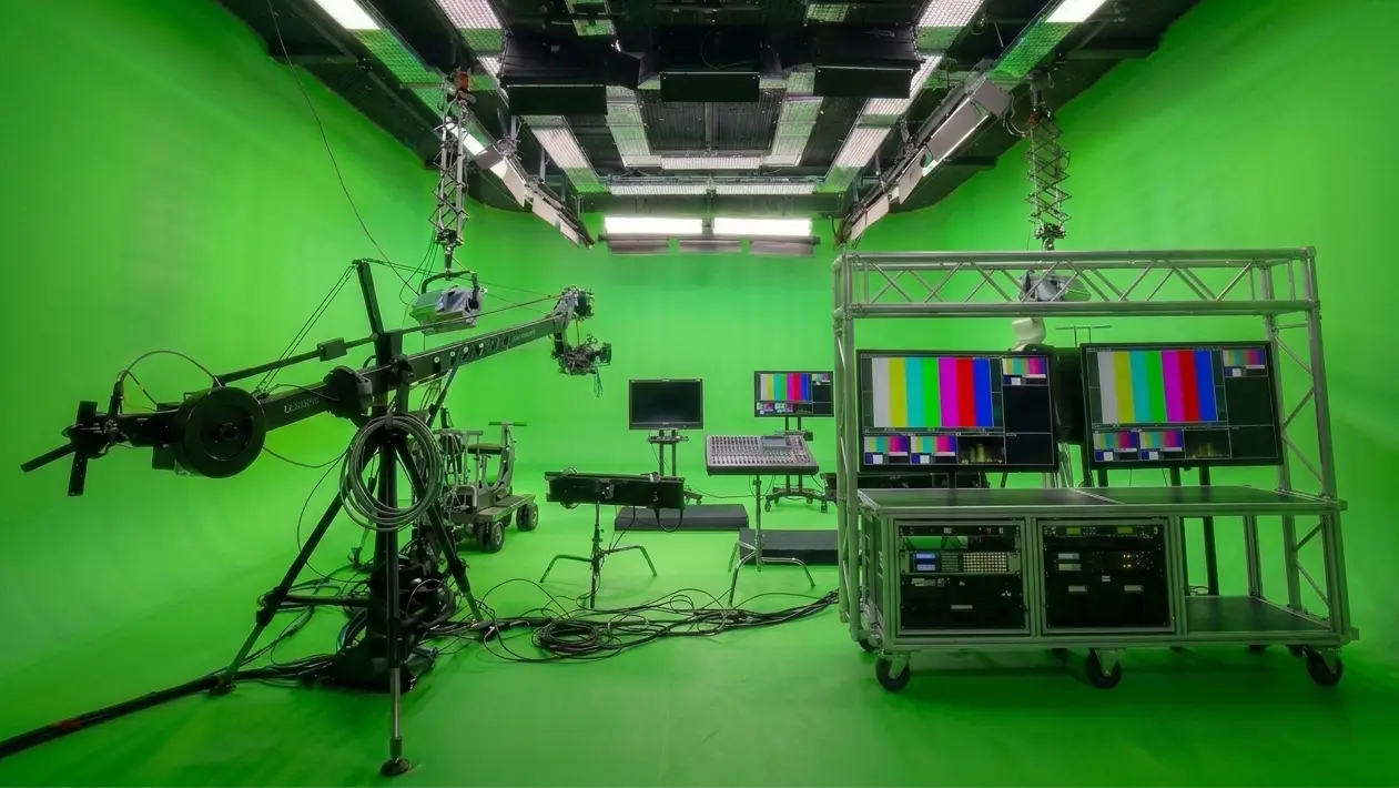 DVISIONS video studio green screen